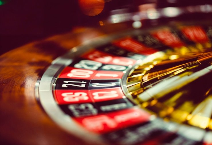 Antarmuka aplikasi mobile dewa888 menampilkan slot games dan live dealer tables